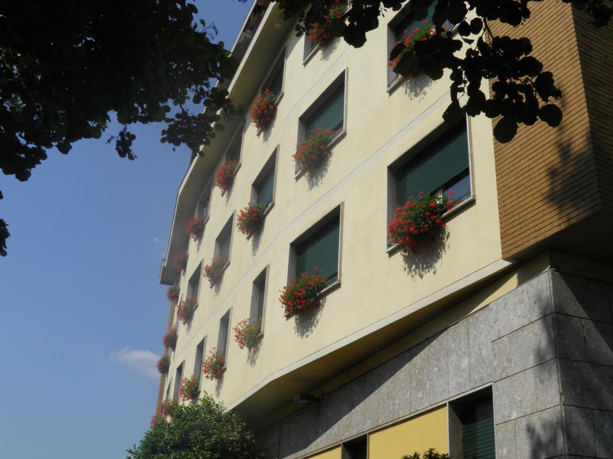Hotel Ramoverde Borgomanero Exteriör bild